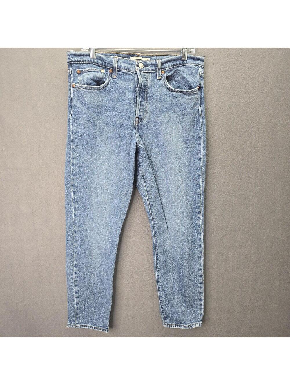 Levi's Premium Wedgie Straight Jeans Women's 32 Medium Wash High Rise Distressed
